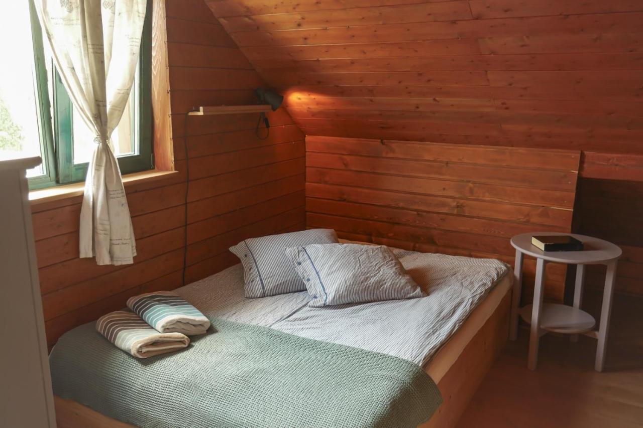 Rose Hip Hill Farm Panzió Hármaspatak Kültér fotó